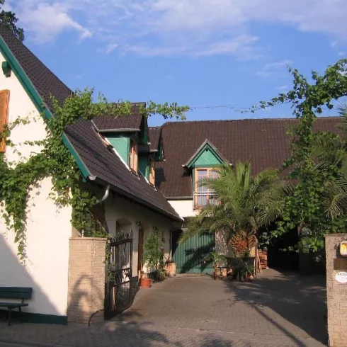 Hof und Außenansicht (© Weingut Kohl) Hof und Außenansicht (© Weingut Kohl)