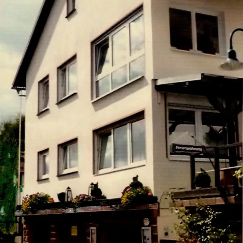 Hausansicht, FeWo über den Garagen