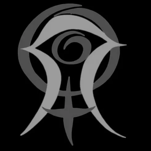 Ein stilisiertes Symbol, das ein Auge in der Mitte zeigt. Es ist in grauen Tönen auf schwarzem Hintergrund dargestellt.