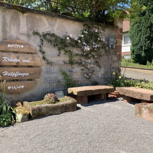 Bänke Kräutergarten Freckenfeld