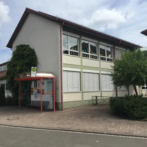 Bushaltstelle Fischbach Grundschule (© Adrian Stilgenbauer)