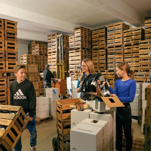 Die ganze Familie packt mit an