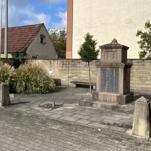 Kriegerdenkmal am Rathausplatz