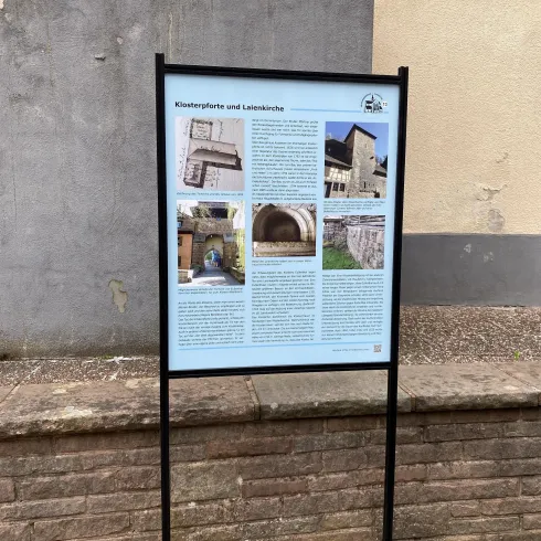 Klosterpforte und Laienkirche (© Verein SÜW Annweiler e.V.)