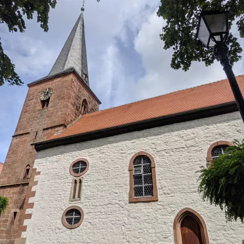 St. Oswald in Heuchelheim (© Nicola Hoffelder, Landau-Land)