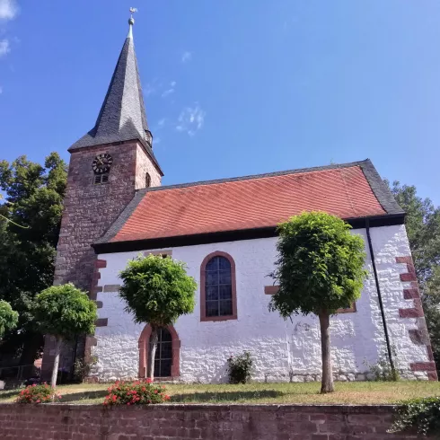 Die protestantische Kirche in Klingen ... (© Nicola Hoffelder, Landau-Land)