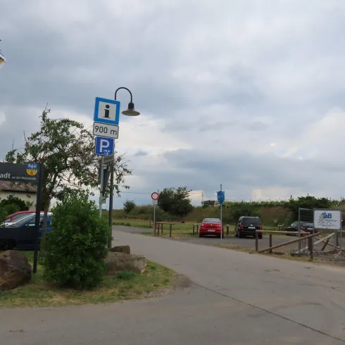 Parkplatz Weinstraße Bild 1 (© Urlaubsregion Freinsheim - E. Metzger)