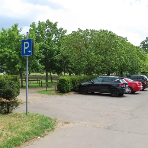 Parkplatz Friedhof Bild 1 (© Urlaubsregion Freinsheim - E. Metzger)