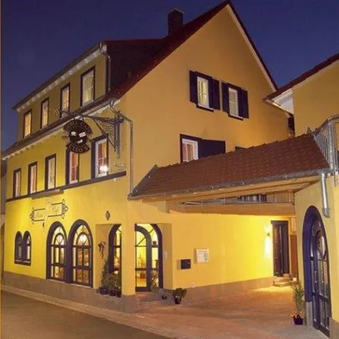 Außenansicht (© Hotel Cleos) Außenansicht (© Hotel Cleos)
