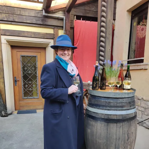 dominique-bei-winterzeit-im-rebenmeer