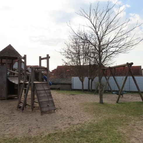 Kletterhaus und Nestschaukel (© EM/Urlaubsregion Freinsheim)