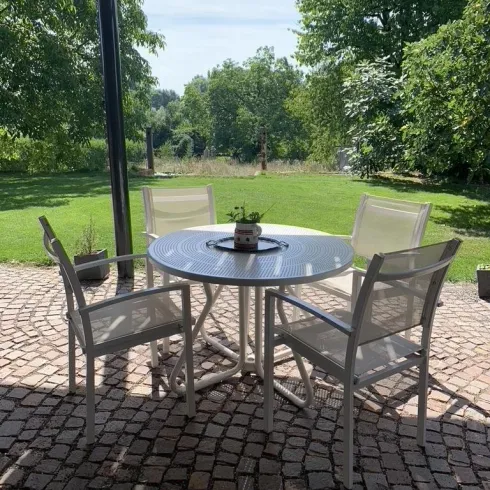 Überdachte Terrasse vor der Ferienwohnung