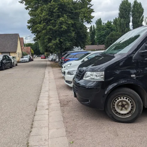 Parkplatz an der Kirche in Mühlhofen