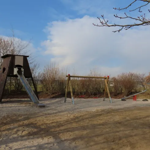 Kletterhaus und Schaukel (© EM/Urlaubsregion Freinsheim)