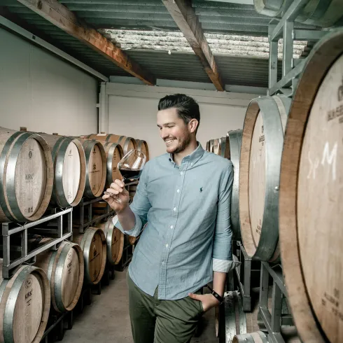 Mathias Wolf im Weinkeller