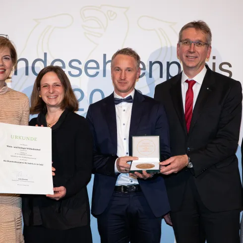 Bundesehrenpreis in Gold für Wein- und Sektgut Wilhelmshof - Foto: DLG (© DLG) Bundesehrenpreis in Gold für Wein- und Sektgut Wilhelmshof
