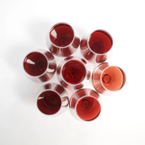Rotwein in Gläsern