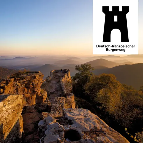 Deutsch-Französischer Burgenweg auf der der Ruine Wegelnburg