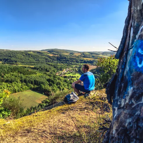 Wanderer bei der Rast am Mittagsfels