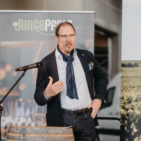 Top-Sommelier Peer F. Holm ist der Kopf der 7-köpfigen Jury
