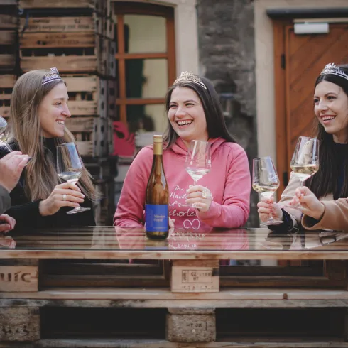 Pfälzische Weinhoheiten präsentieren den Charity Wein