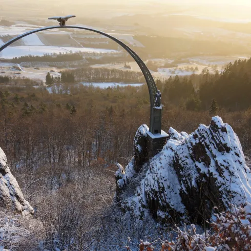 Adlerbogen in Winterlandschaft