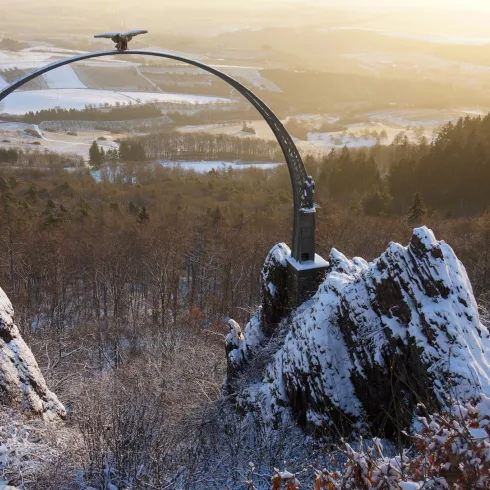 Adlerbogen in Winterlandschaft