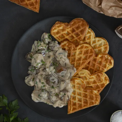 Grumbeerwaffle mit Pilzrahmsoß