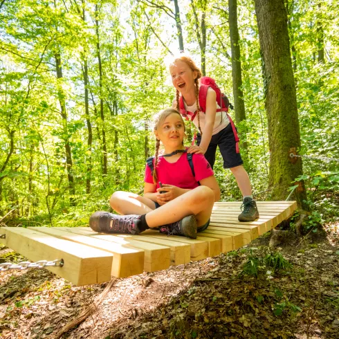 Kinder auf dem Keschde-Erlebnisweg