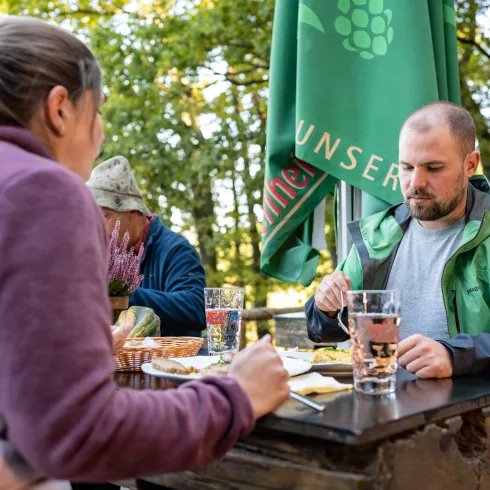 Rustikaler Genuss auf der Pfälzerwald-Hütte