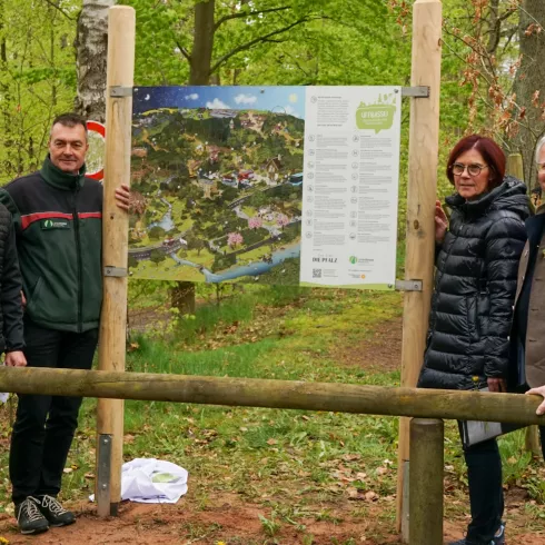 Uffbasse! Wimmelbild am Wanderparkplatz Drei Eichen