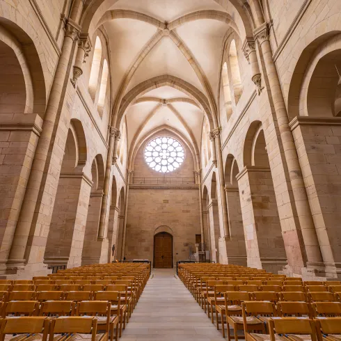 Die Abteikirche in Otterberg von innen.