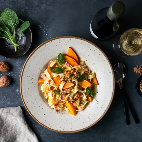 Kürbis Pasta mit Salbei, Walnüssen & Riesling-Butter 