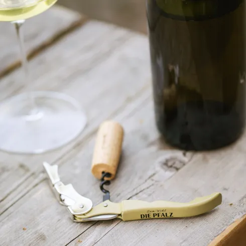 Kellnermesser und Pfälzer Wein