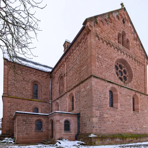 Klosterkirche in Enkenbach-Alsenborn an einem Wintertag.