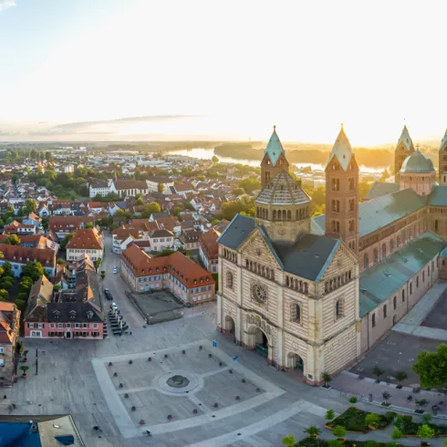 Panoramablick auf den Domplatz Speyers