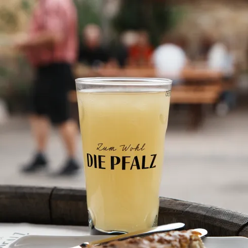 Pfälzer Federweißer und Zwiebelkuchen